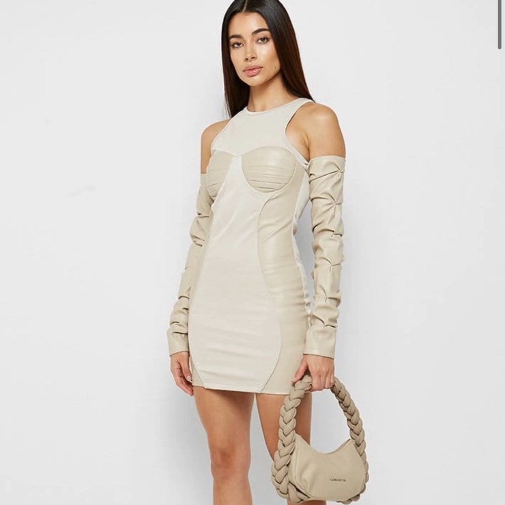 TACKED SLEEVE BODYCON DRESS - BEIGE